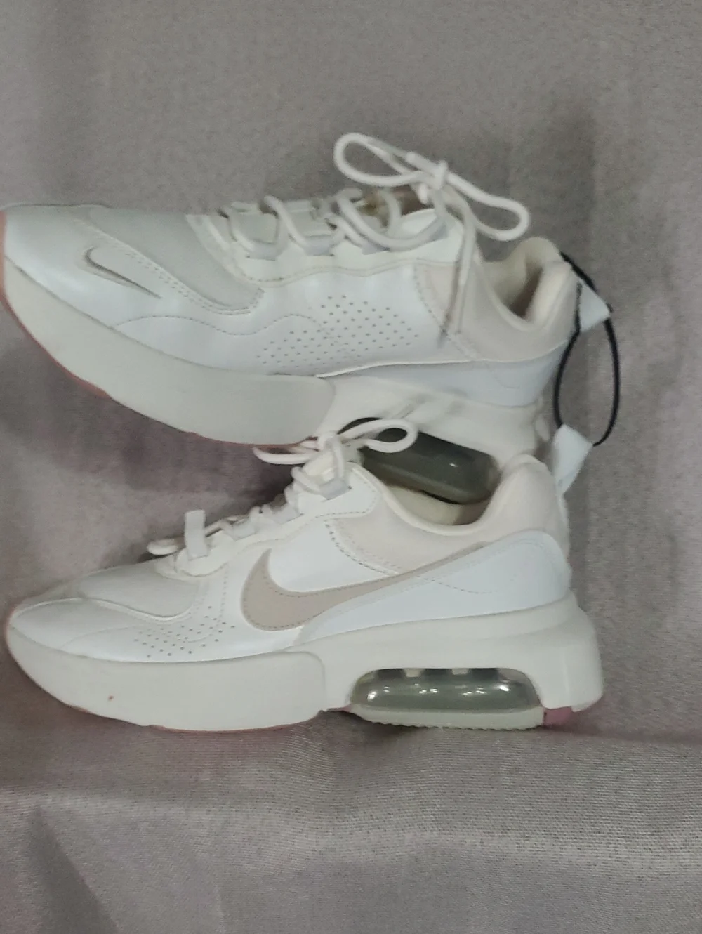 Nike Verona AIR Women’s White and Pink Air-Cushioned Sneakers